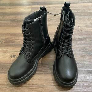 Charlotte Russe sz 7 black lace up platform ankle boots‎ NWT